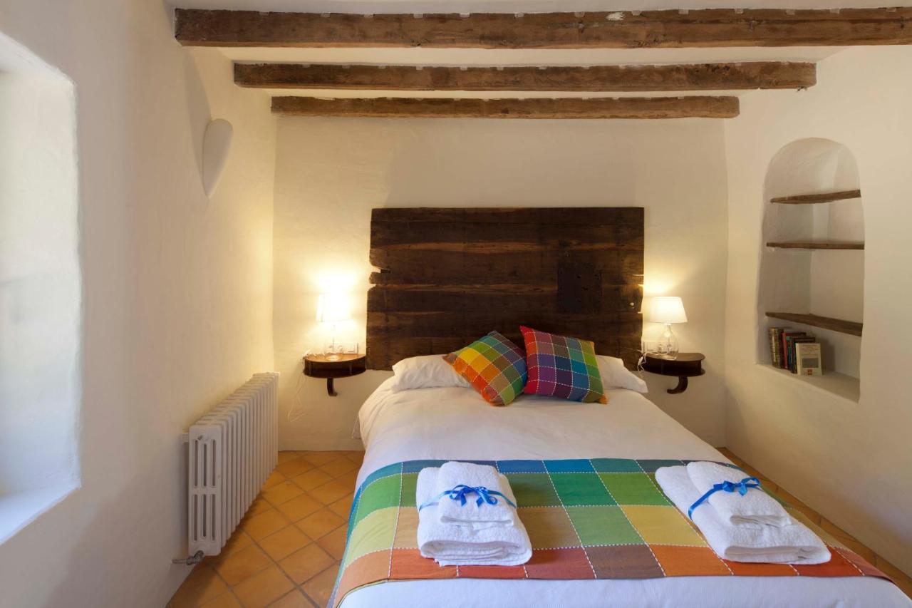 B&B La Rectoria De Sant Miquel De Pineda Sant Feliu De Pallerols Ngoại thất bức ảnh
